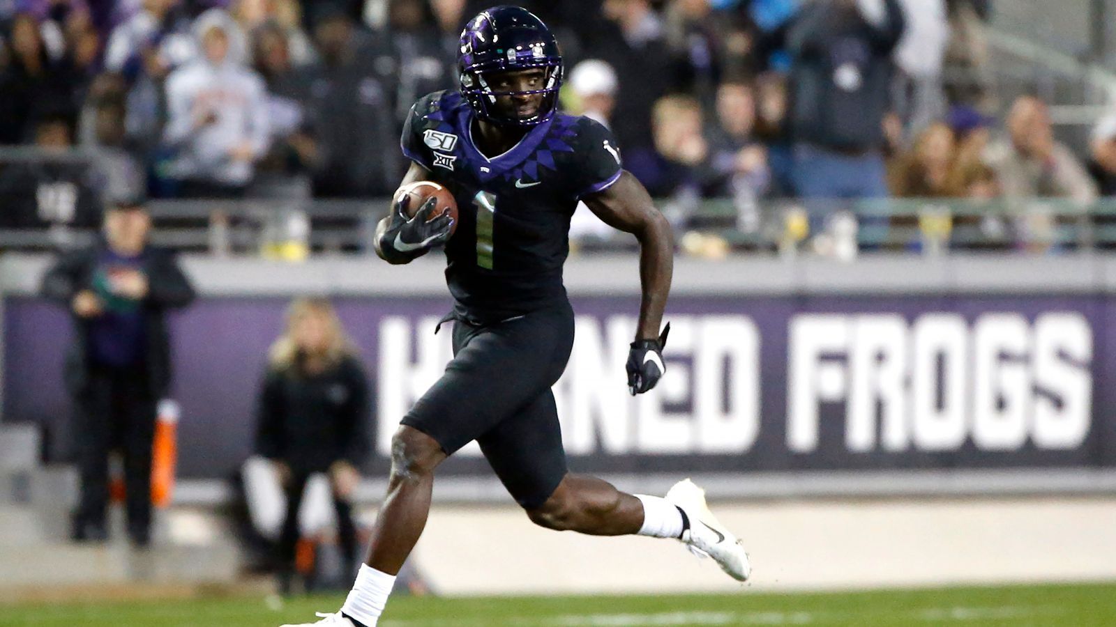 
                <strong>Texas Christian University (2 First-Round-Picks)</strong><br>
                Jalen Reagor (Bild; Philadelphia Eagles/Wide Receiver)Jeff Gladney (Minnesota Vikings/Cornerback)
              