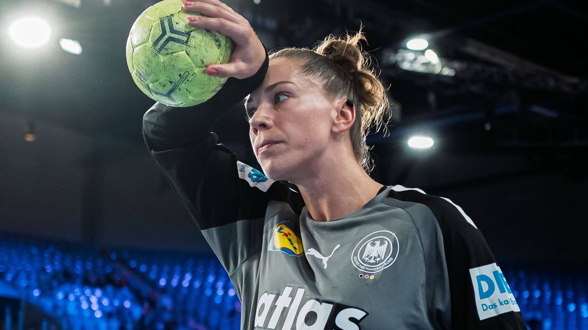Krefeld: Handball Frauen Laenderspiel - Deutschland - Niederlande Emily Vogel (Deutschland) Krefeld Yayla Arena Deutschland *** Krefeld Handball Women International Germany Netherlands Emily Vogel ...