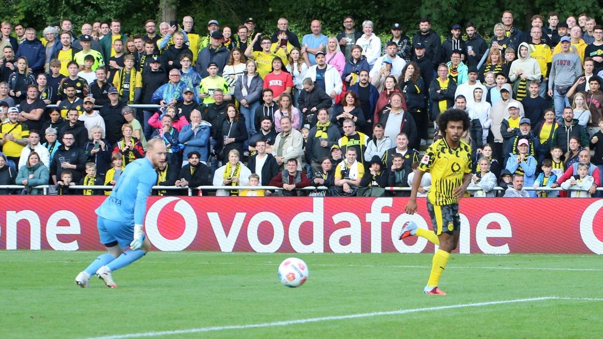 Karim Adeyemi trifft für den BVB