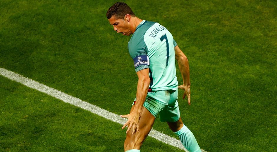 
                <strong>EM-Rekordtorschütze: Cristiano Ronaldo</strong><br>
                EM-Rekordtorschütze: Mit seinem Kopfballtreffer gegen Wales im EM-Halbfinale 2016 zog Cristiano Ronaldo mit Michel Platini gleich. Auch der portugiesische Superstar steht bei neun Treffern bei Europameisterschaften, die er zwischen 2004 und 2016 erzielte.
              