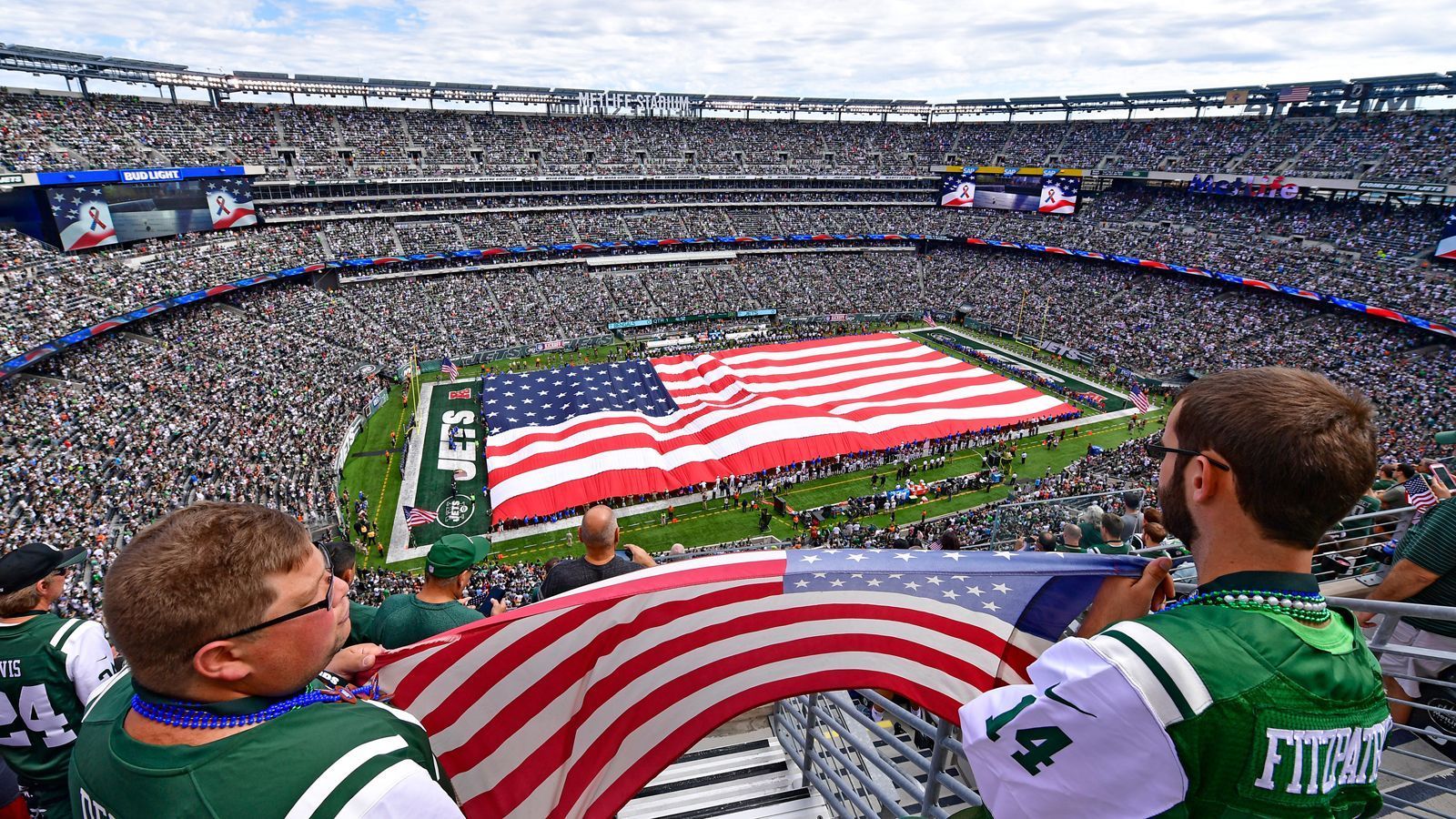 <strong>New York Jets und New York Giants: MetLife Stadium</strong><br>
                • Kapazität: 82.566&nbsp;<br>• Eröffnung: April 2010&nbsp;<br>• Kosten: 1,6 Milliarden Dollar <br>• Eigentümer: 50 Prozent New York Giants, 50 Prozent New York Jets