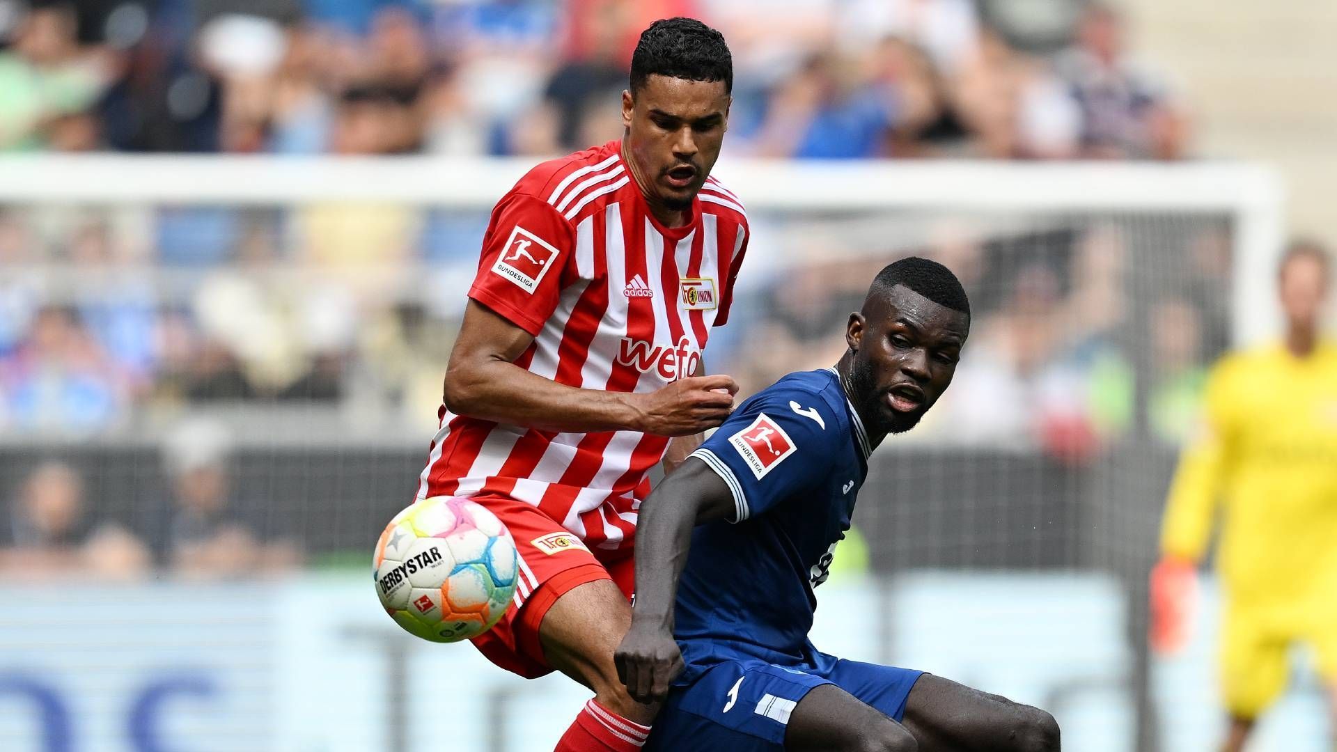 
                <strong>Union verkürzt durch Doekhi</strong><br>
                16:20 Uhr: Union verkürzt tief in der Nachspielzeit der ersten Halbzeit auf 1:2, die TSG muss wieder zittern. Doekhi steigt nach einer Ecke am höchsten und nickt ein. So sieht die Blitztabelle zur Halbzeit der Konferenz aus:12. Hoffenheim -10 3513. Bremen -13 3514. Augsburg -16 3415. Bochum -35 3216. Schalke -34 3117. Stuttgart -15 2918. Hertha -28 26
              