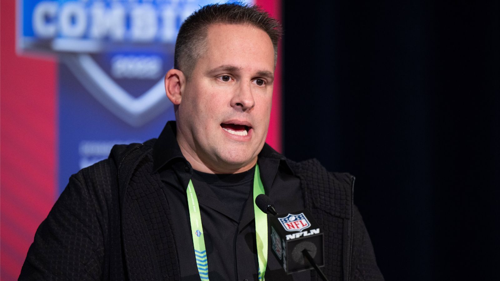
                <strong>Josh McDaniels (Las Vegas Raiders)</strong><br>
                Josh McDaniels gehört eigentlich zum Inventar der New England Patriots, war seit 2012 Offensive Coordinator in Foxborough. Nun wurde er Head Coach bei den Las Vegas Raiders. Auch McDaniels hat schon Erfahrungen als Head Coach - doch wie Bowles keine besonders guten. Bei den Denver Broncos gewann er von 28 Spielen nur elf, nach anderthalb Saisons wurde er entlassen. Nun bekommt McDaniels eine neue Chance - nachdem er die in Indianapolis 2018 noch kurzfristig abgelehnt hatte.
              