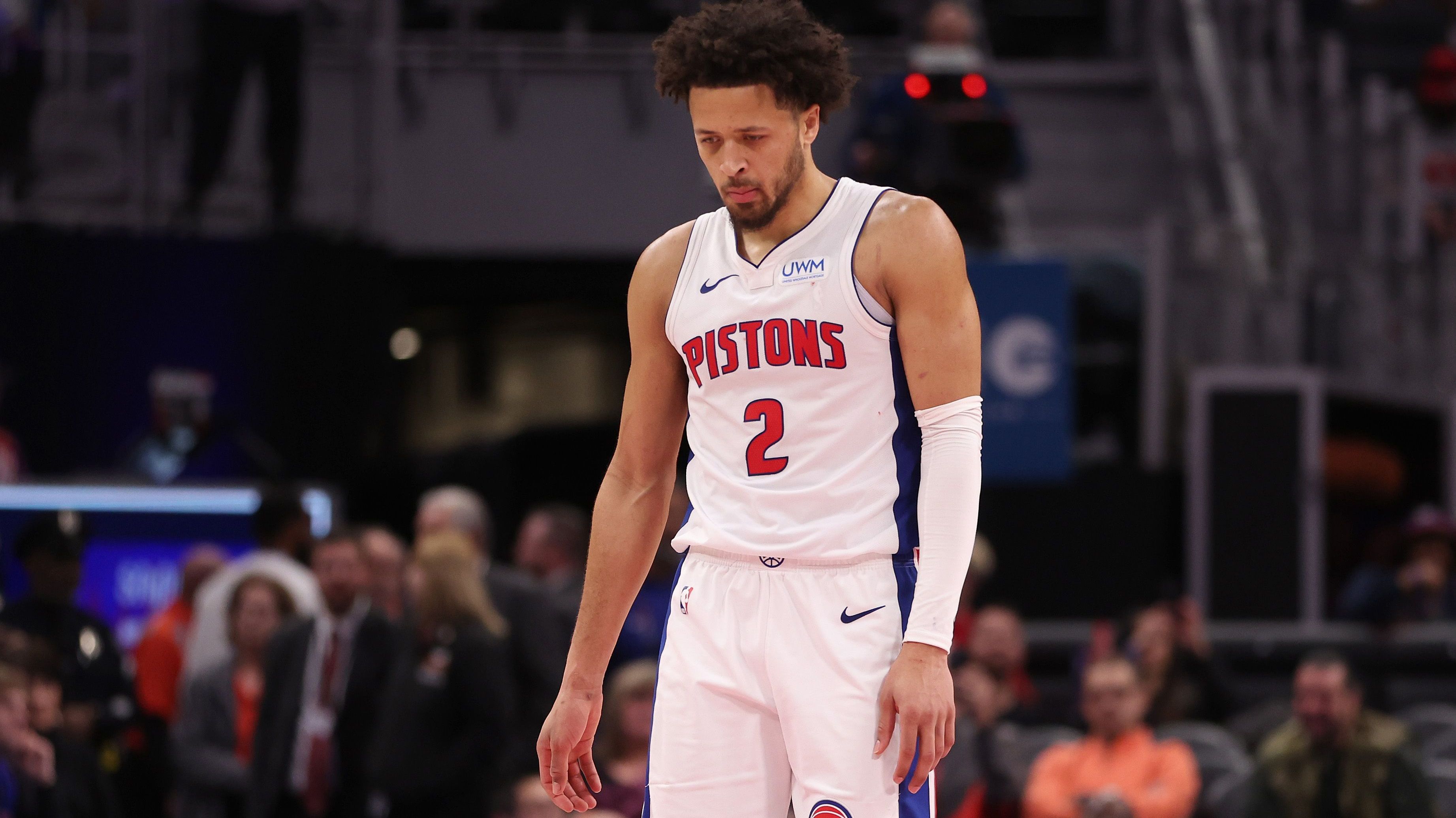 <strong>Die längsten Niederlagenserien der NBA</strong><br>Die Detroit Pistons haben eine schmachvolle Negativ-Serie in der NBA aufgestellt. Das Team aus Michigan verlor in der Nacht zu Freitag&nbsp;<a target="_blank" href="https://www.ran.de/sports/basketball/nba/news/detroit-pistons-stellen-negativrekord-der-nba-ein-dallas-verlieren-ohne-doncic-topspiel-343885">122:128 gegen die Boston Celtics und kassierte damit die 28. Pleite in Folge</a>. Wo reihen sich die Pistons damit in der Geschichte ein? <em><strong>ran</strong></em> schaut auf die längsten Niederlagenserien der NBA. (Stand: 29. Dezember 2023)