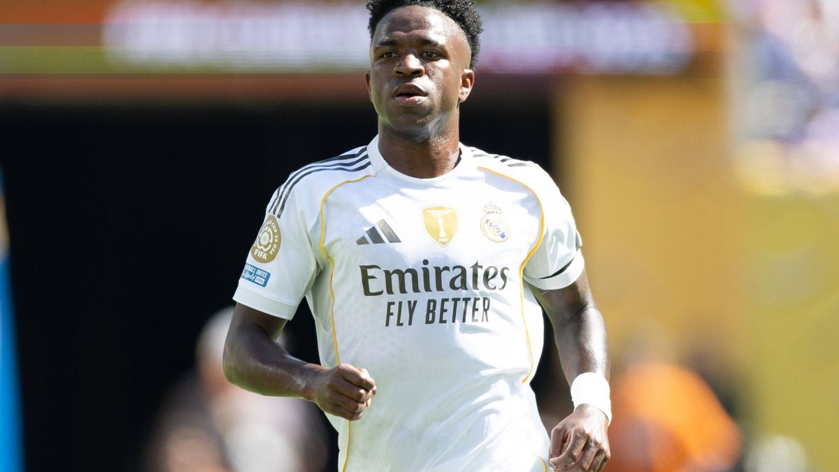 EAST RUTHERFORD, NJ - JULY 05: Vinicius Junior 7 of Real Madrid CF during the first half of the FIFA Club World Cup Quarter-Final game against Borussia Dortmund on July 5, 2025 at MetLife Stadium i...