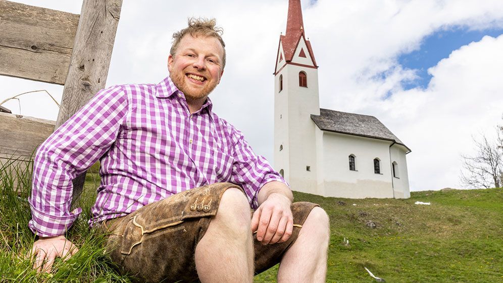 Johannes arbeitet als Metalltechniker und hat einen Milchviehbetrieb im Nebenerwerb