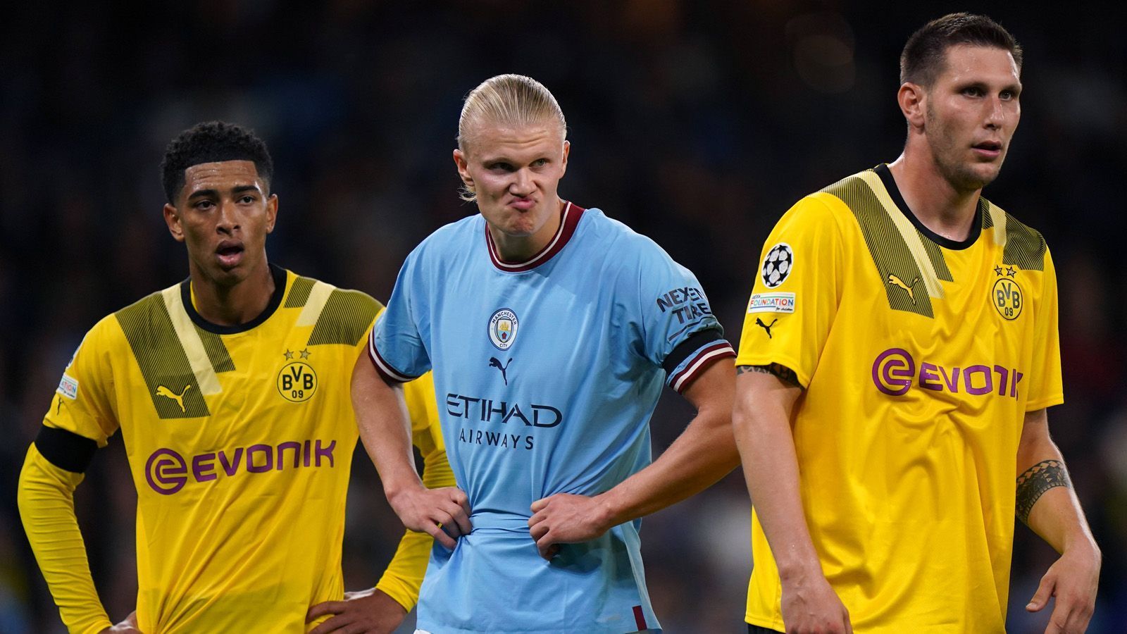 
                <strong>8</strong><br>
                Halbzeit im Etihad. Das hat sich Haaland anders vorgestellt. 0:0 zur Pause, keine Chance. Sein Gesichtsausdruck spricht Bände. 
              