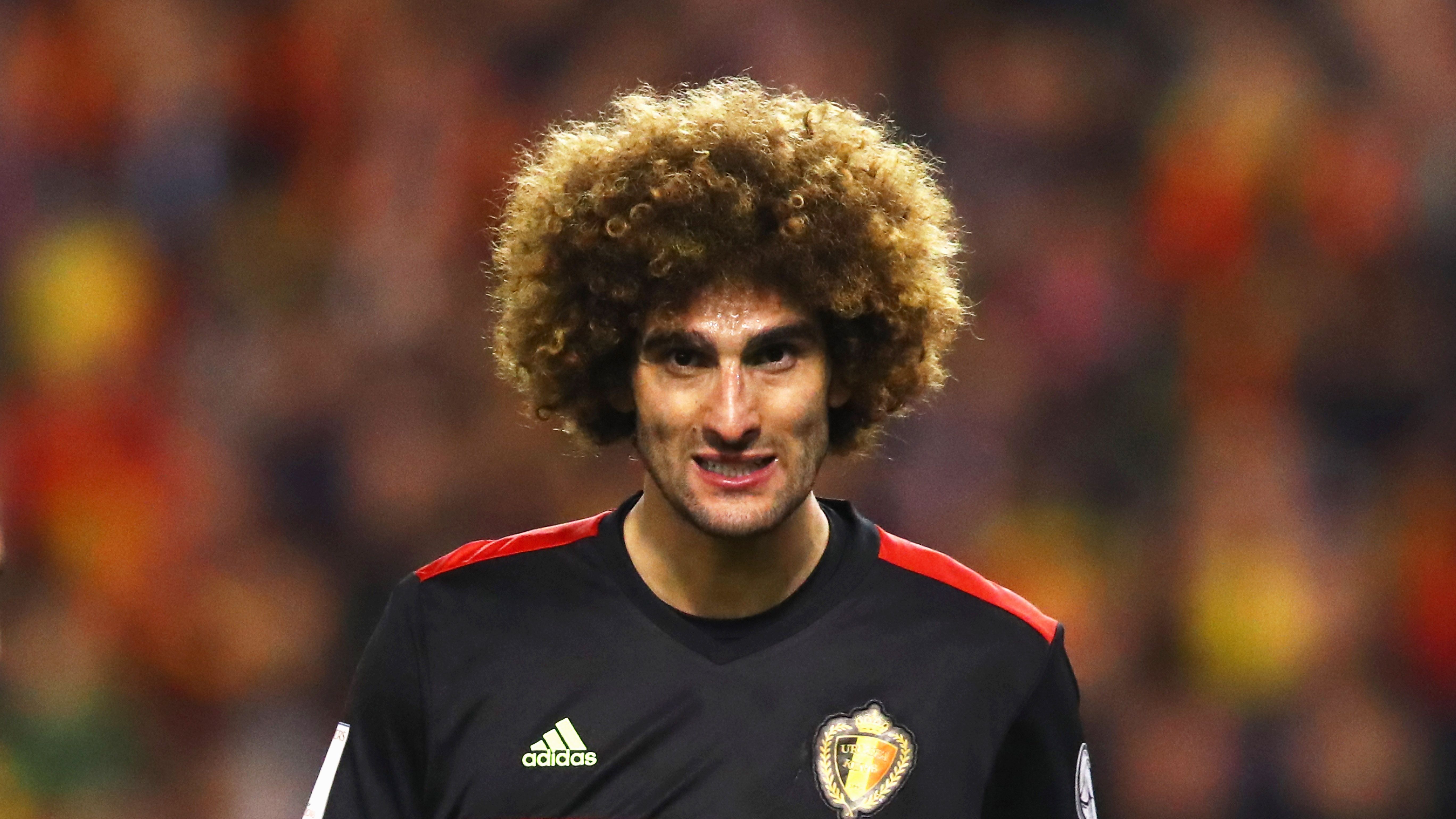 <strong>Marouane Fellaini (vereinslos)</strong><br>Bekannt für seinen markanten Afro wirbelte Marouane Fellaine über Jahre hinweg für Manchester United und den FC Everton in der Premier League, bevor er nach China in die sportliche Bedeutungslosigkeit entschwand. Bereits im Februar diesen Jahres gab der 87-malige belgische Nationalspieler sein Karriereende bekannt.