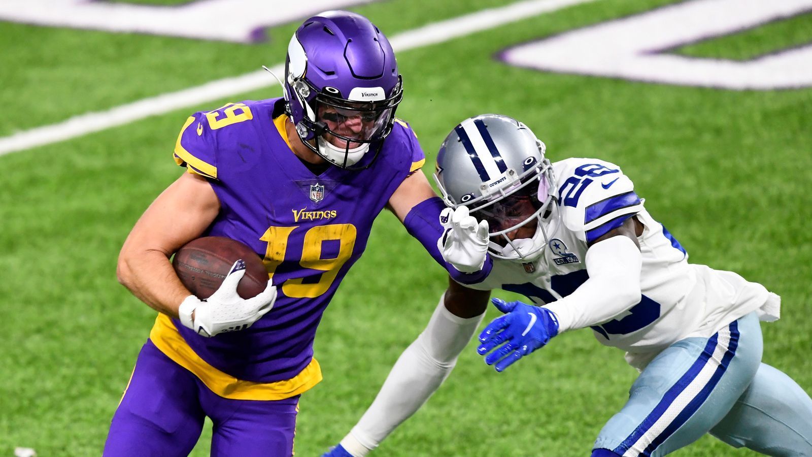 
                <strong>Wide Receiver: Adam Thielen - 24 Punkte</strong><br>
                Nicht nur Cook stellte seine Qualität unter Beweis, sondern auch Teamkollege Adam Thielen. Der Wide Receiver fing acht Pässe für 123 Yards und zwei Touchdowns. Zwar verhinderte er die 28:31-Niederlage gegen die Dallas Cowboys nicht, verhalf Euch aber zu 24 Punkten im Manager. 
              