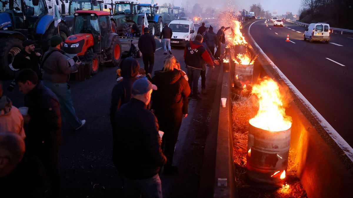 Ein Großaufgebot der Polizei soll die Blockade durch Bauern von Paris verhindern.