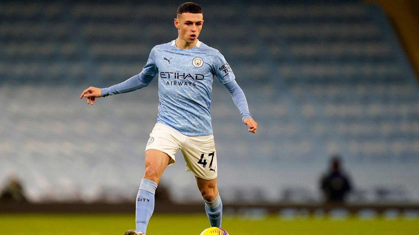 
                <strong>50. Sieg: City-Juwel Phil Foden stellt Premier-League-Bestmarke ein</strong><br>
                Beim 3:0-Sieg von Manchester City am 24. Spieltag gegen Tottenham stand Talent Phil Foden bei den Gastgebern von Beginn an auf dem Feld. Durch seinen Einsatz feierte der 20-jährige Engländer den 50. Premier-League-Sieg seiner noch jungen Karriere. Für diesen Meilenstein benötigte der Lieblingsschüler von City-Coach Pep Guardiola nur 59 Premier-League-Einsätze. Damit stellt Foden die bisherige Bestmarke der Liga-Geschichte ein. Auch Fodens Mitspieler Aymeric Laporte benötigte nur 59 Premier-League-Spiele, um die Marke von 50 Siegen in Englands Fußball-Oberhaus zu erreichen. (Quelle: optajoe/twitter)
              