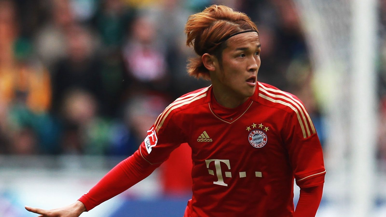 
                <strong>Takashi Usami</strong><br>
                Nachdem der Japaner bereits im Januar 2011 ein Probetraining bei den Bayern absolviert hatte, verpflichtete der Rekordmeister den Stürmer von Gamba Osaka im Sommer zunächst für ein Jahr. Die Vereinbarung enthielt auch eine Kaufoption. Allerdings kam Usami in München meist nur in der zweiten Mannschaft in der Regionalliga zum Einsatz, so dass die Bayern schließlich auf einen Kauf verzichteten. Osaka lieh den Offensivspieler daraufhin an die TSG Hoffenheim aus.
              