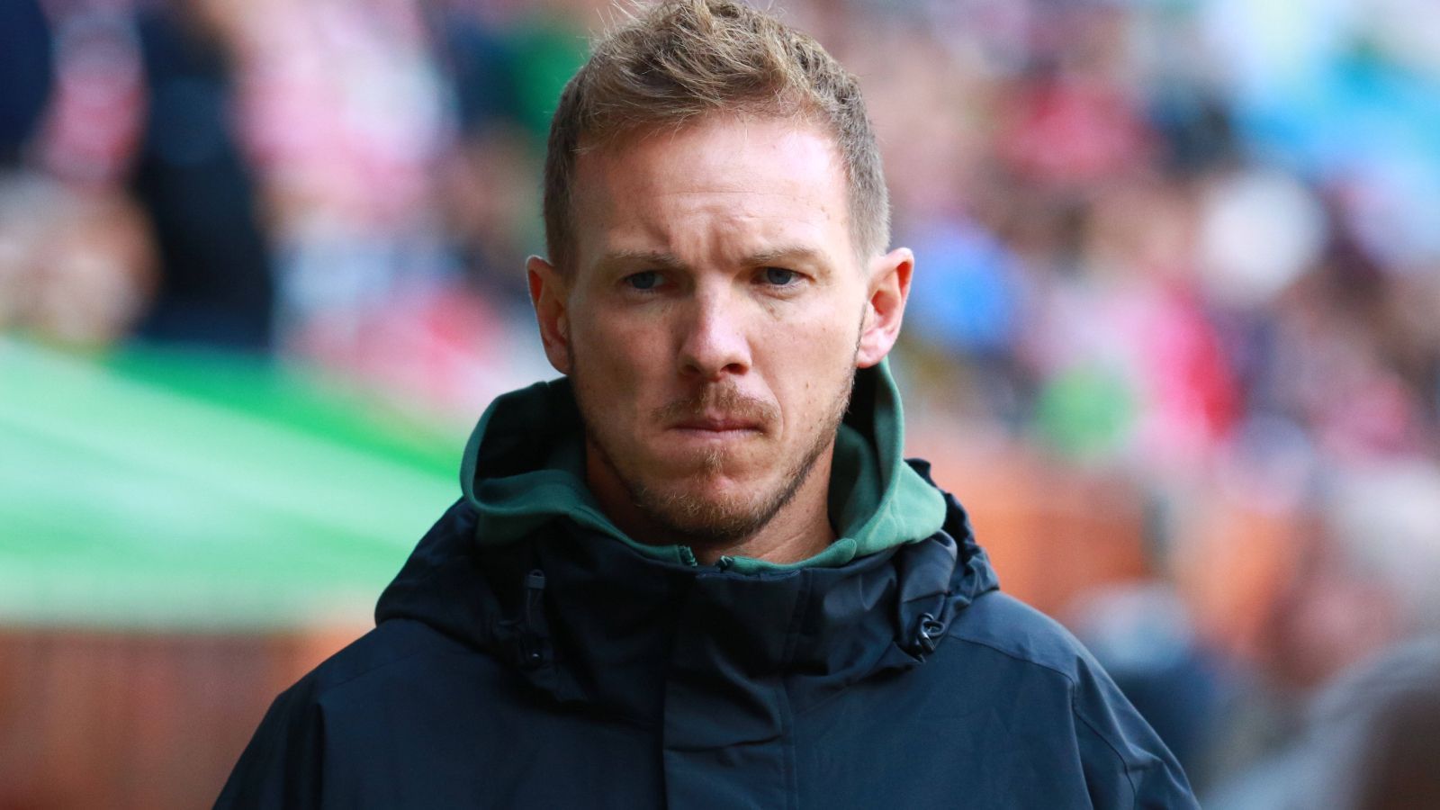 
                <strong>Die möglichen Streichkandidaten von Julian Nagelsmann</strong><br>
                Vier Spiele in Serie ist der FC Bayern München in der Bundesliga nun sieglos. Bei den Fans und Verantwortlichen ist man sich einig: Irgendetwas muss sich ändern. Doch wie könnte Julian Nagelsmann umstellen und welche Positionen wackeln besonders? ran spekuliert für euch. 
              