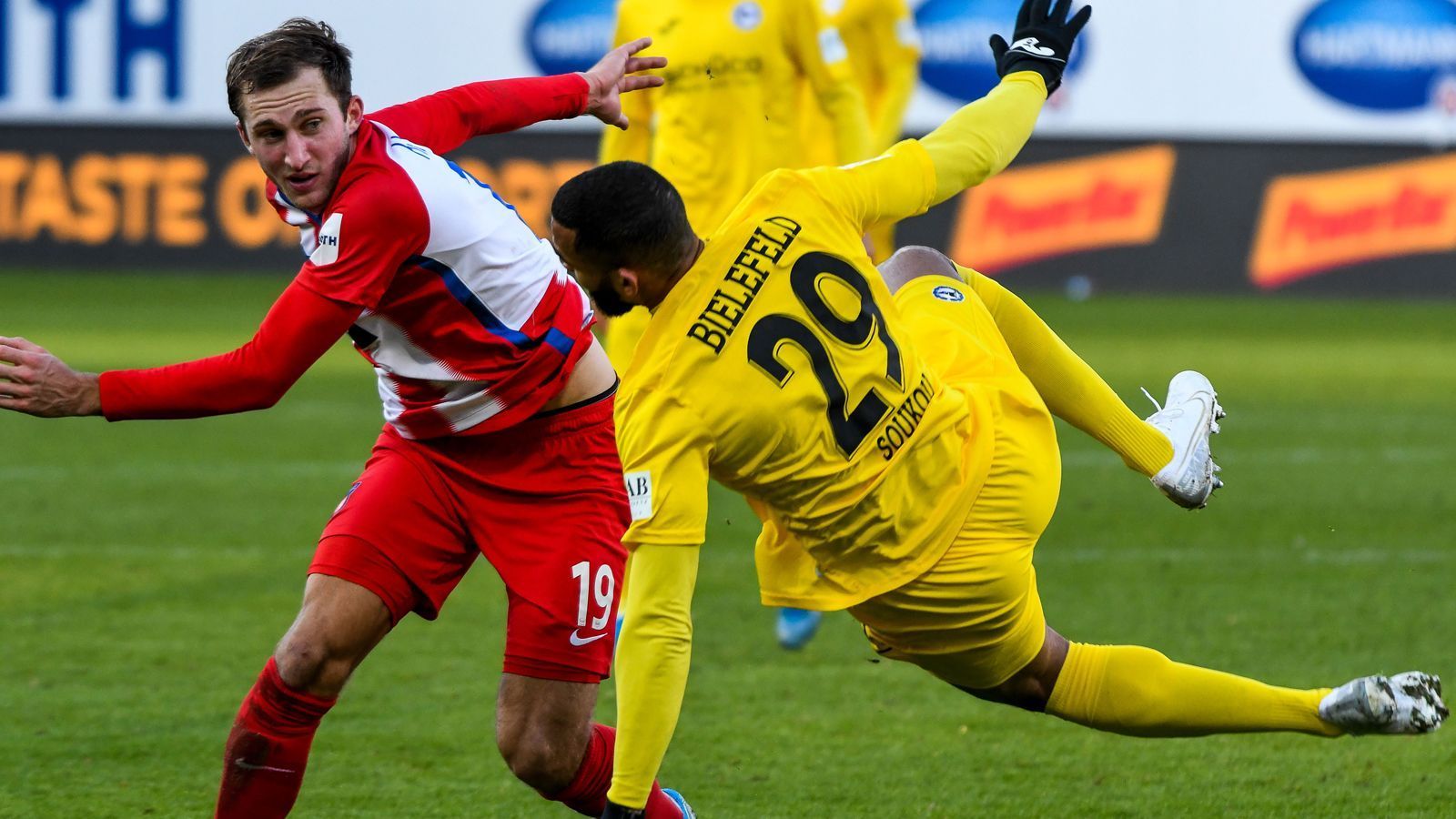 Herbstmeister Bielefeld Setzt Serie Fort - St. Pauli Atmet Auf