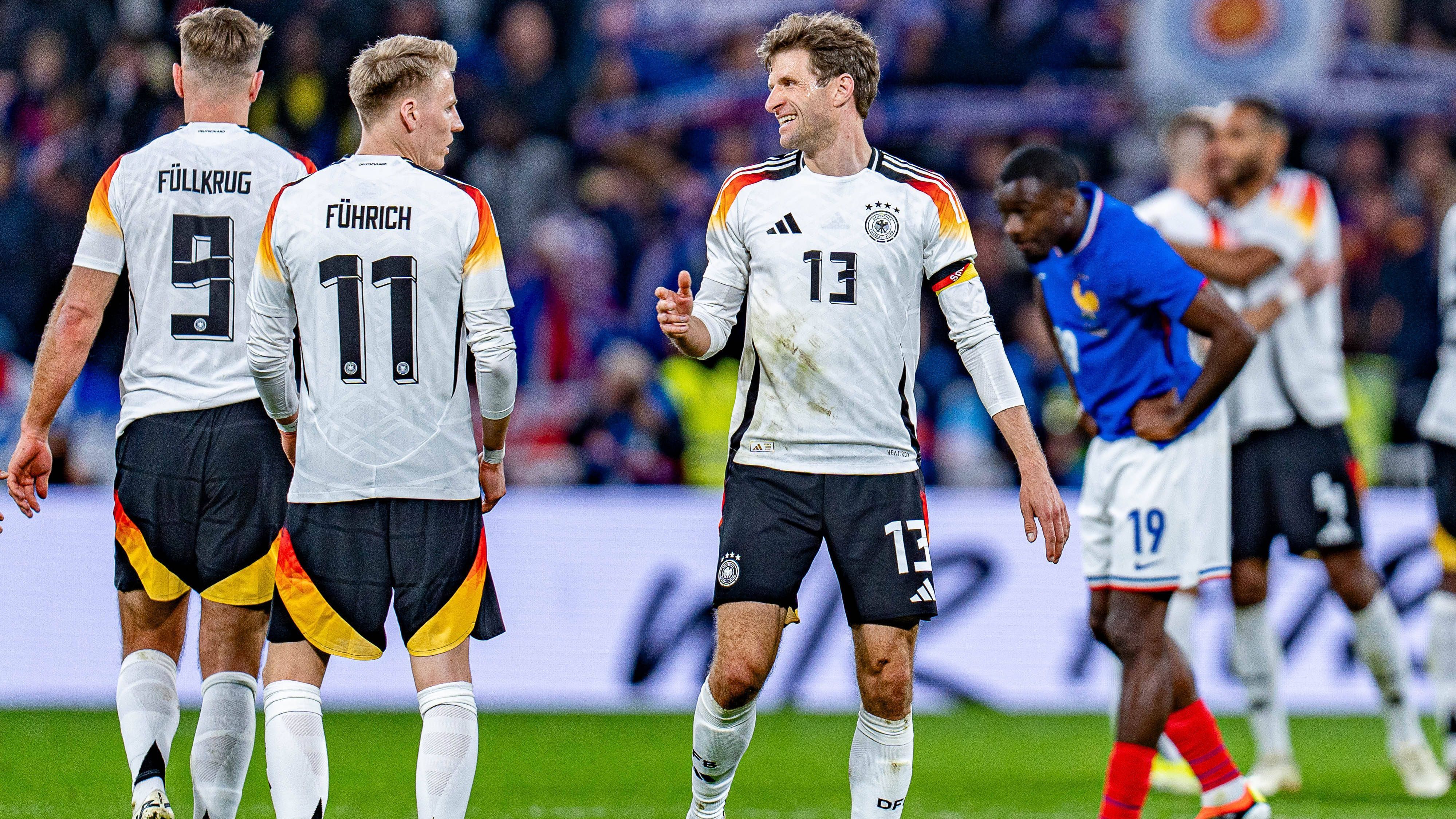 <strong>Niederlande</strong><br><strong>Algemeen Dagblad:</strong> "Zusammenfassend lässt sich sagen, dass Deutschland mit einigen Zweifeln in das Freundschaftsspiel gegen Frankreich gestartet ist, doch unsere östlichen Nachbarn scheinen auf dem richtigen Weg zur Europameisterschaft im nächsten Sommer im eigenen Land zu sein."