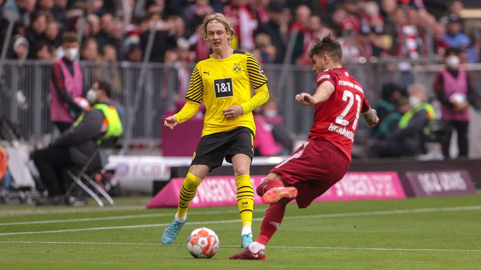 
                <strong>Julian Brandt</strong><br>
                Der technisch versierte Blondschopf steht vor dem 0:1 erst bei Gnabry, lässt sich aber weglocken. Im Rückwärtsgang ist Brandt auch in anderen Szenen fehlerhaft. Vor Haalands Schusschance schaltet er schnell. Andere Aktionen erscheinen vielversprechend, verpuffen jedoch. ran-Note: 5
              