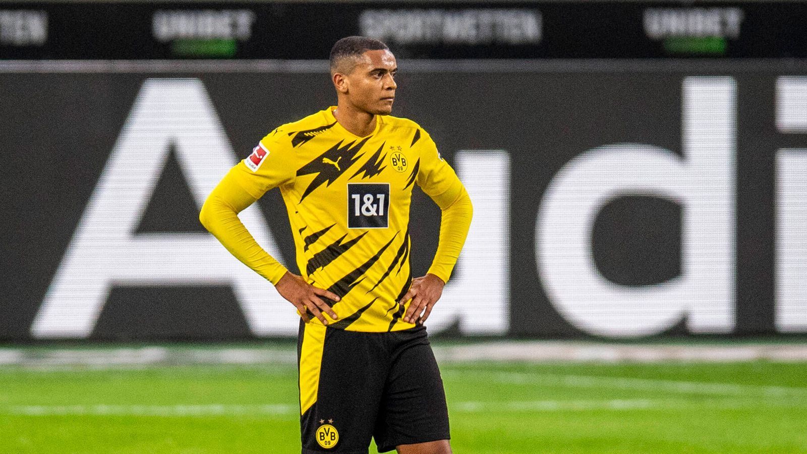 
                <strong>Manuel Akanji</strong><br>
                Leitet mit einer gut antizipierten Balleroberung das 1:1 ein und hat nach 26 Minuten nach einer Ecke sogar die Chance auf ein eigenes Tor, scheitert aber an Sommer. Schenkt den Gladbachern aber nach 53 Minuten einen gefährlichen Konter, der hauchzart neben dem Pfosten landet und gewinnt am Ende nicht einmal die Hälfte seiner Zweikämpfe (43 Prozent). ran.de-Note: 3
              