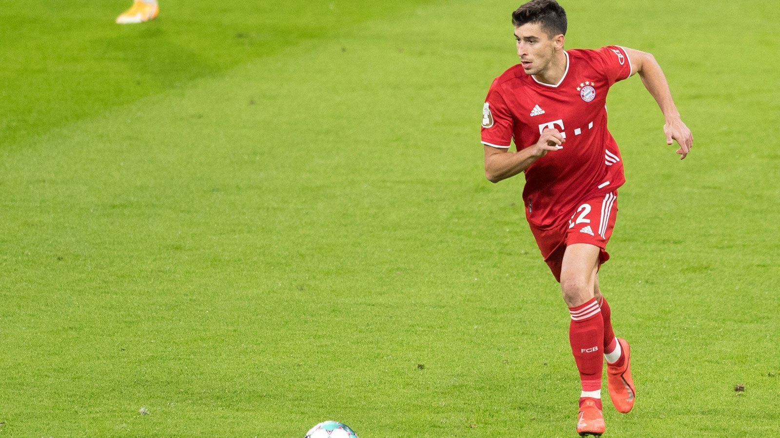 
                <strong>Marc Roca</strong><br>
                Der Neuzugang aus Spanien spielte zunächst sehr unauffällig, nach knapp 40 Minuten machte er mit einem Schuss aus der zweiten Reihe auf sich aufmerksam, der aber über die Latte flog. Solide, mit Ruhe am Ball, ohne zu glänzen. ran-Note: 3
              