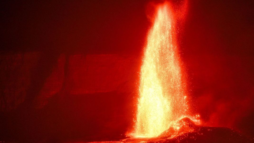Der Vulkan Kilauea ist wieder aktiv und spuckt Lavafontänen. (Archivbild)
