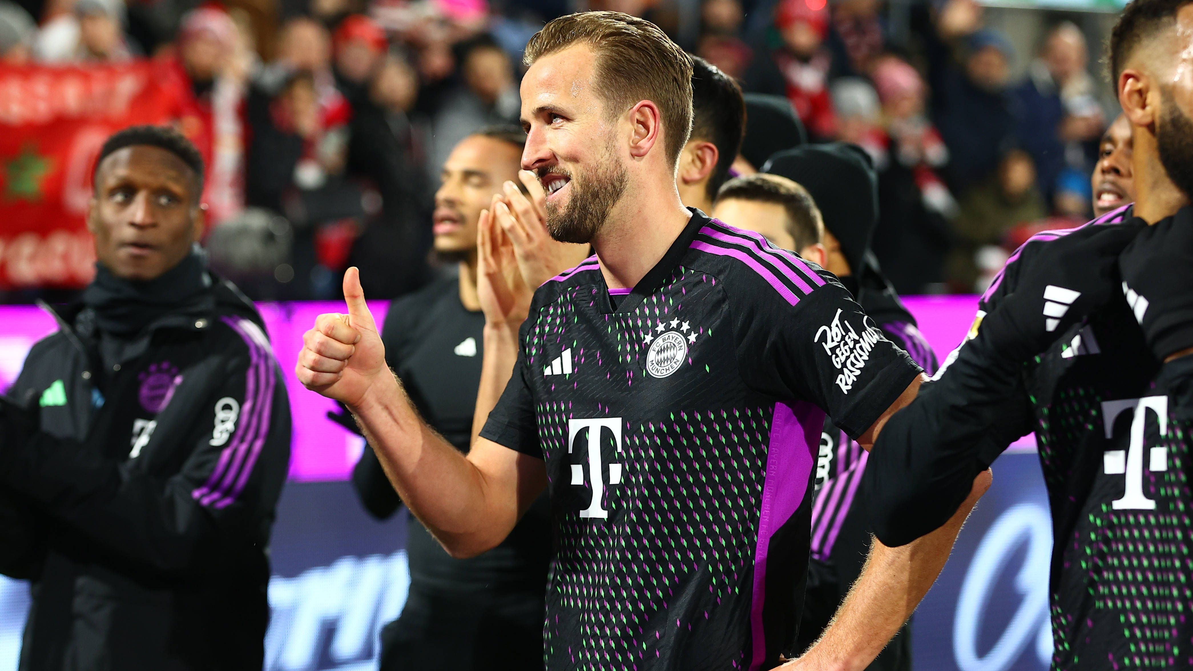 <strong>12. Spieltag: Kane schreibt in Köln gleich doppelt Geschichte</strong><br>Beim 1:0-Sieg des FC Bayern in Köln hat der Stürmerstar gleich zwei Bestmarken aufgestellt. Als erster Spieler der Bundesliga-Geschichte hat er an den ersten zwölf Spieltagen 18 Tore erzielt. Zudem ist Kane nun der erste Brite, der innterhalb einer Bundesliga-Saison 18 Mal traf.