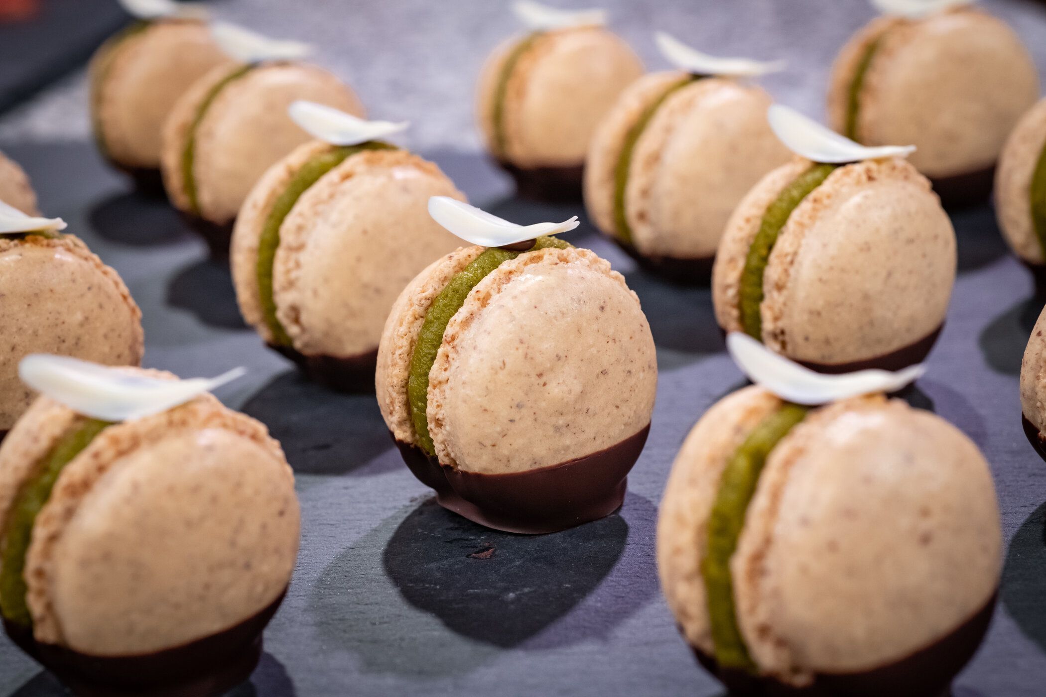 Pistazien-Cassis Macarons