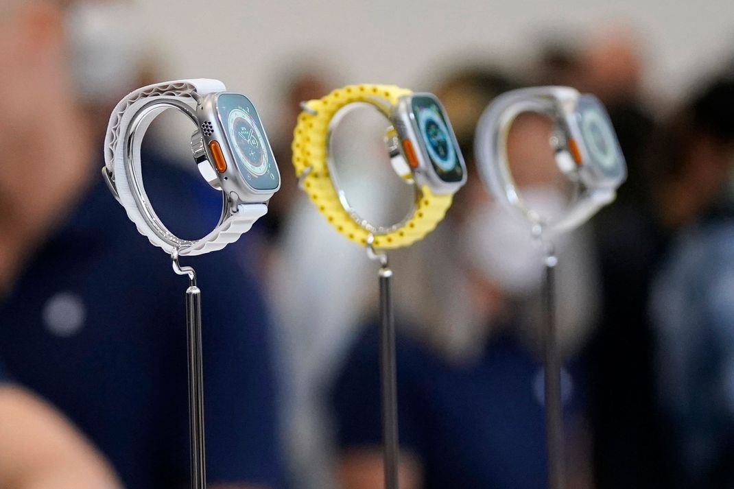 Apple Watch Ultra-Modelle sind auf einer Apple-Veranstaltung auf dem Campus des Apple-Hauptquartiers in Cupertino zu sehen.
