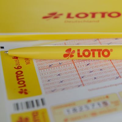 Ein 36-jähriger Spieler hat den Eurojackpot geknackt. Ihm blühen mehr als 117 Millionen Euro.