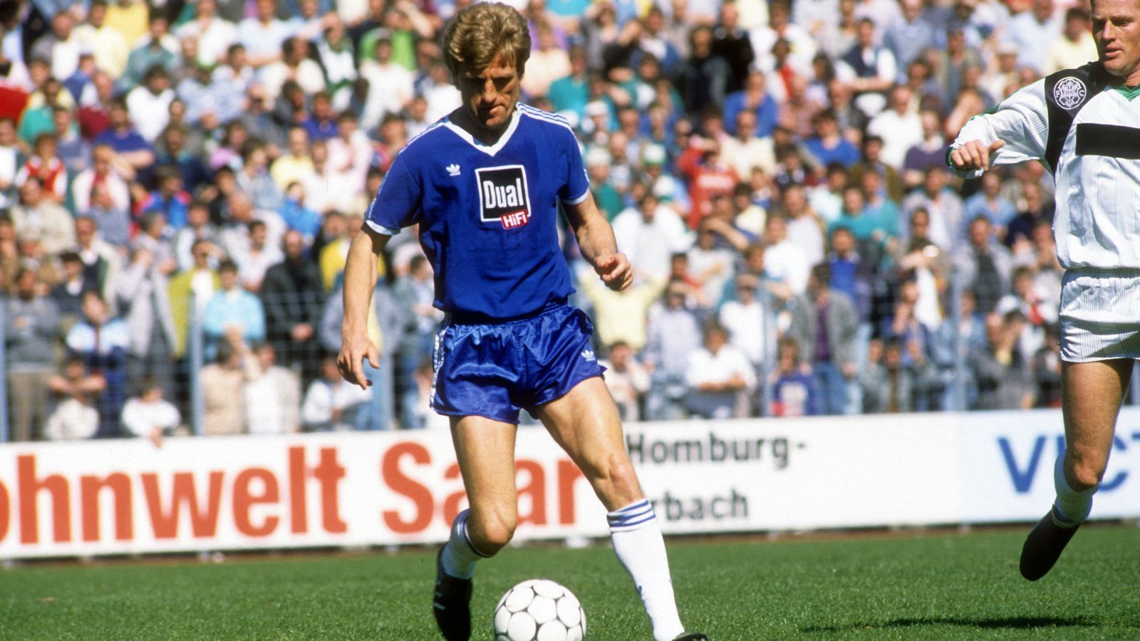 
                <strong>Platz 11 - Klaus Fichtel</strong><br>
                Bundesliga-Siege: 232Bundesliga-Spiele: 327Bundesliga-Tore: 200In der Bundesliga aktiv für: FC Schalke 04, SV Werder Bremen
              