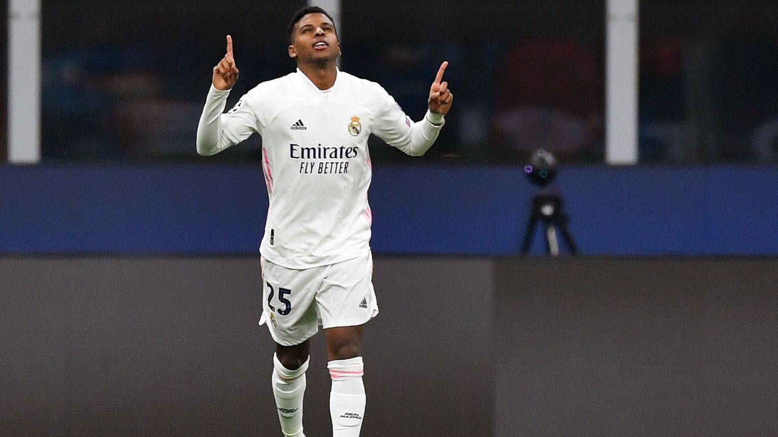 
                <strong>Rodrygo</strong><br>
                Vertrag bis: 30. Juni 2025 - Im Verein seit: 1. Juli 2019 - Position: Rechtsaußen
              