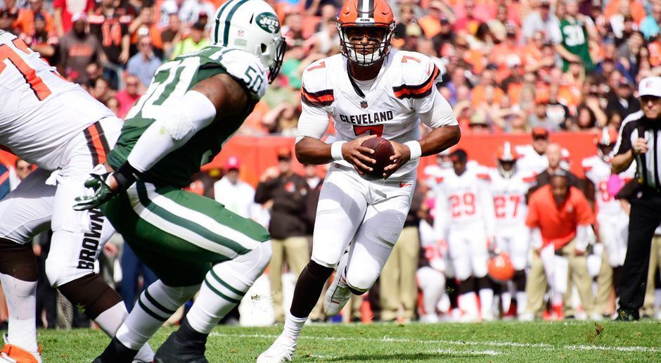 
                <strong>Verlierer: DeShone Kizer</strong><br>
                Für Rookie DeShone Kizer könnte seine NFL-Karriere nach nur fünf Partien einen gewaltigen Knick bekommen haben. Nach einem erneut schwachen Auftritt gegen die Jets musste er in der Halbzeit auf die Bank! Seine Bilanz liest sich erschreckend. Bei bisher 851 Passing Yards kam Kizer auf neun Interceptions und drei Fumbles.
              