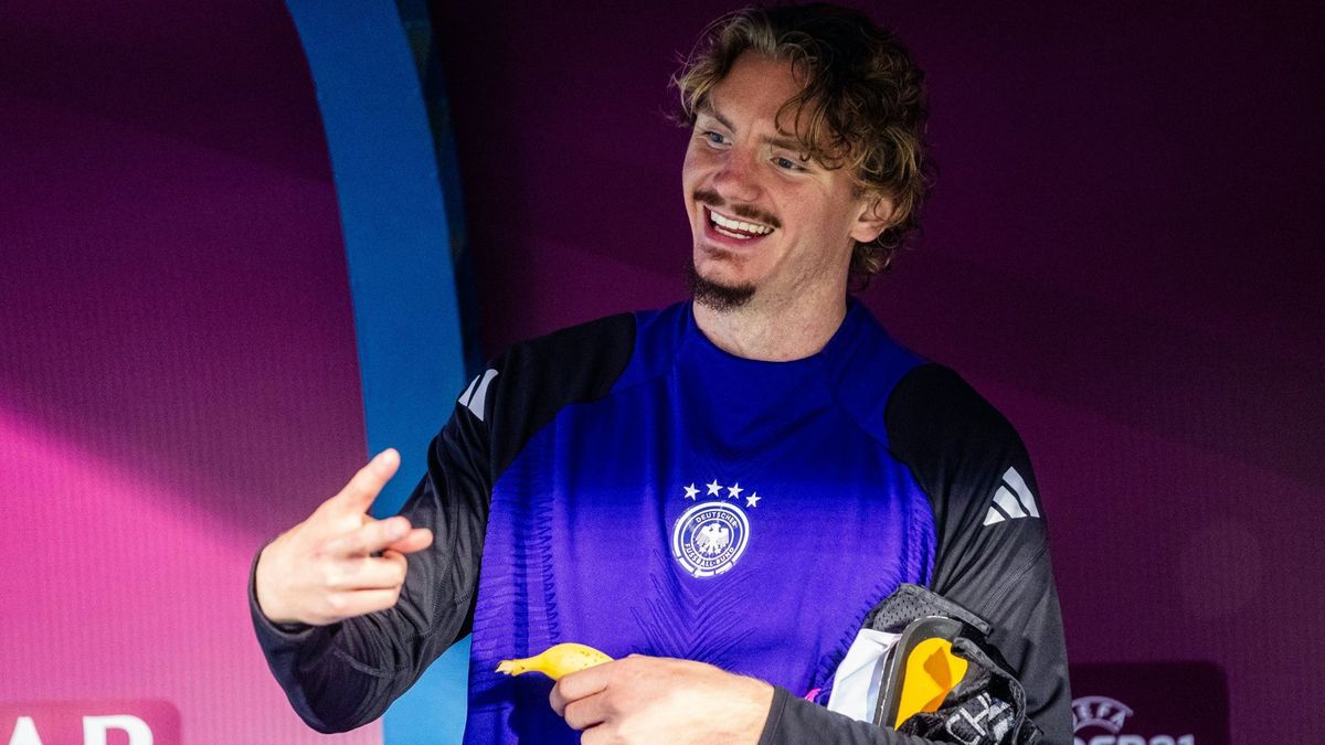 Auch auf der Bank gut gelaunt: Nick Woltemade