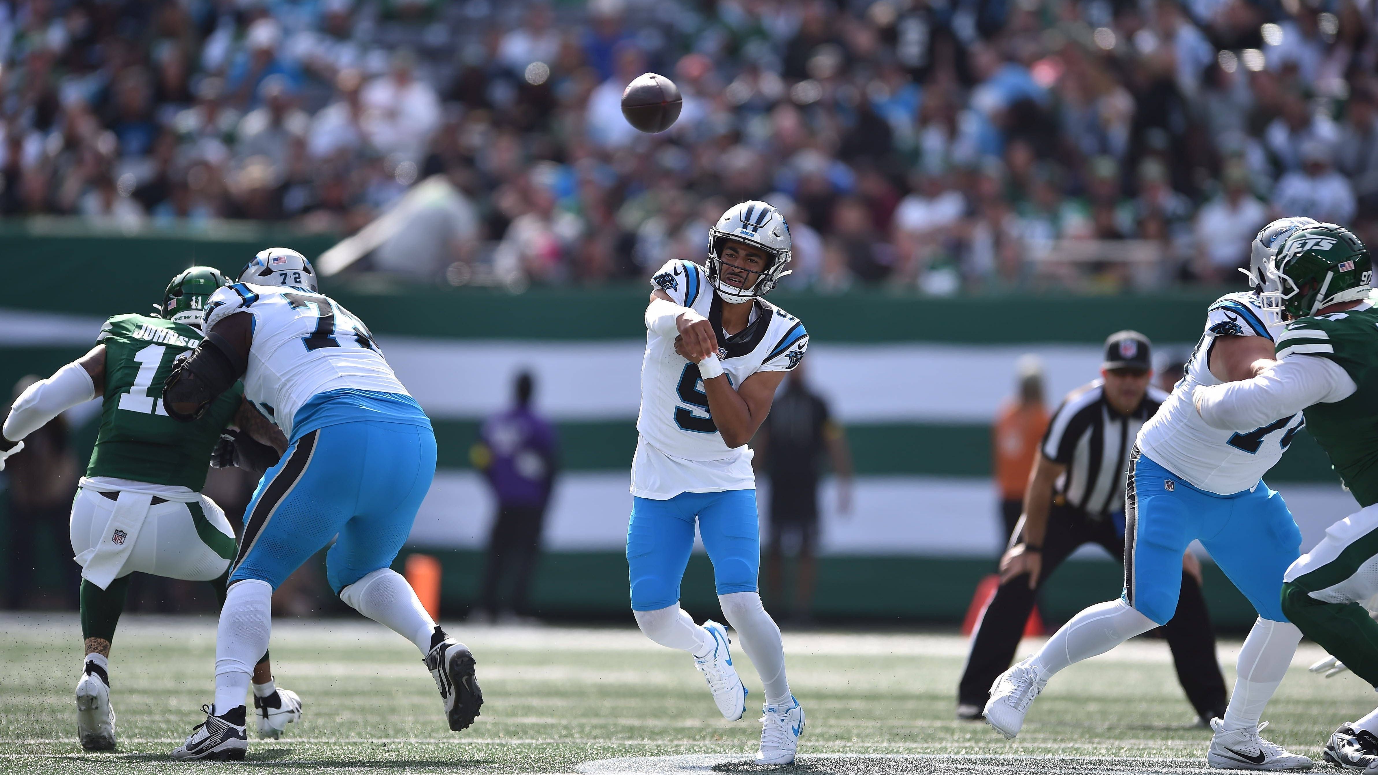 <em><strong>Bryce Young (Carolina Panthers)</strong><br>Bryce Young knickte im dritten Viertel des 13:6-Siegs gegen die New York Jets beim einem Sack um und verletzte sich <em>am rechten Sprunggelenk</em>. Die Ausfallzeit bei solchen Verletzungen liegt meist bei zwei bis vier Wochen, doch Carolina hofft, dass der Quarterback nur ein Spiel verpassen wird. Gegen die Buffalo Bills in Week 8 wird Routinier Andy Dalton für die Panthers zum Einsatz kommen.</em>