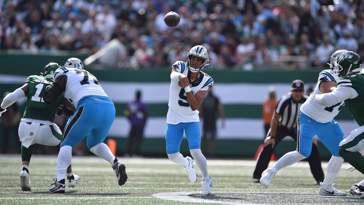 October 19, 2025, East Rutherford, New Jersey, USA: Carolina Panthers quarterback BRYCE YOUNG (9) in action at MetLife Stadium in East Rutherford New Jersey Carolina Panthers defeat New York Jets 1...