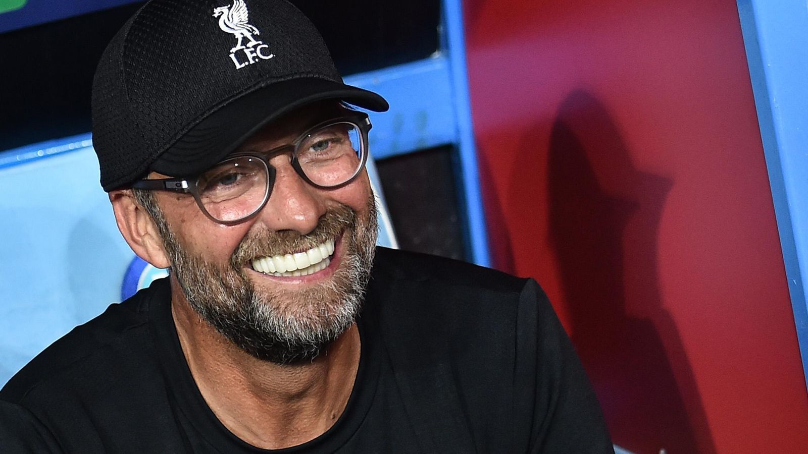 
                <strong>Jürgen Klopp (FC Liverpool)</strong><br>
                "Ich hatte noch nie schon mit Anpfiff so viel Übergewicht im Mittelfeld." (Jürgen Klopp als Trainer der "BVB-Allstars" beim Abschiedsspiel von Roman Weidenfeller)
              