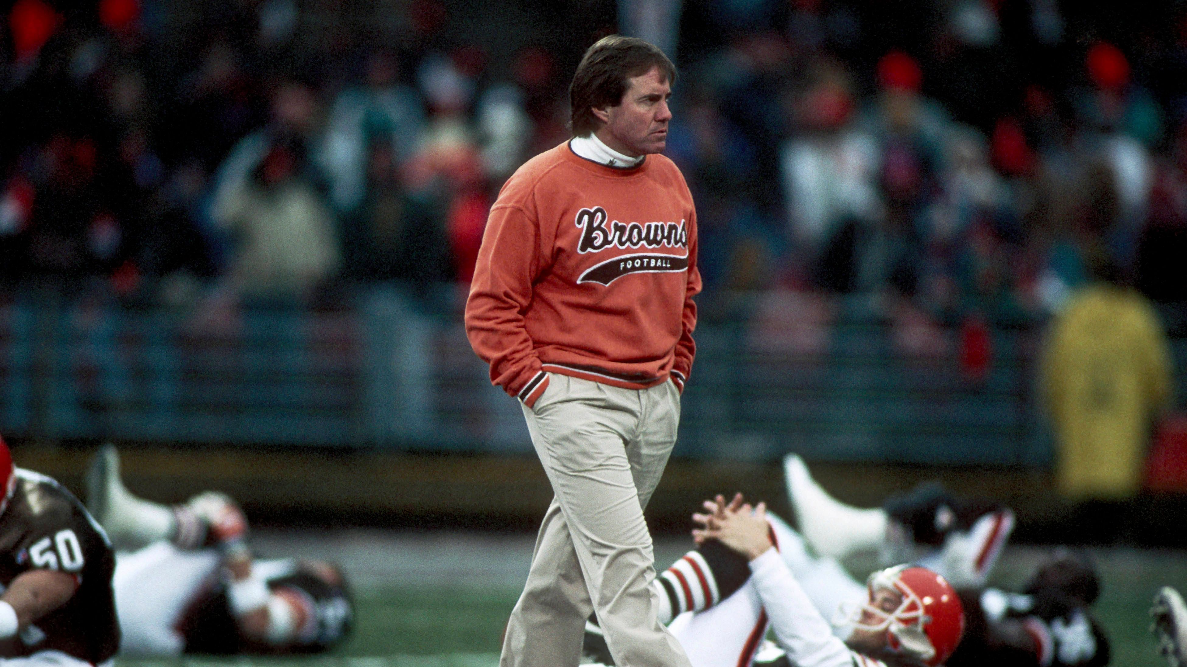 <strong>1991 - Head Coach Cleveland Browns<br></strong>Nach der erfolgreichen Periode in New York wurden die Cleveland Browns aufmerksam auf Belichick und machten ihn zum Head Coach. Die Zeit verlief allerdings mäßig erfolgreich mit einem 36-44-Record. Einzig 1994 konnten die Playoffs erreicht werden.