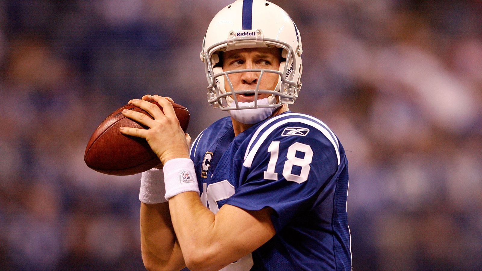 
                <strong>Platz 2: Peyton Manning</strong><br>
                &#x2022; In der NFL: 1998-2015<br>&#x2022; Teams: Indianapolis Colts, Denver Broncos<br>&#x2022; Super-Bowl-Siege: 2<br>
              