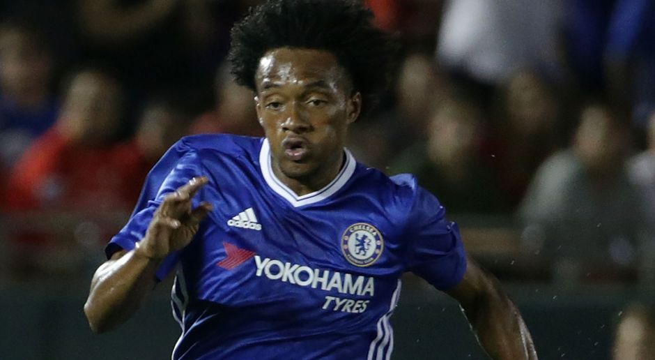 
                <strong>Juan Cuadrado (FC Chelsea)</strong><br>
                Rechtsaußen: Juan Cuadrado (28), FC Chelsea - wöchentliches Gehalt: ca. 105.000 Euro.
              