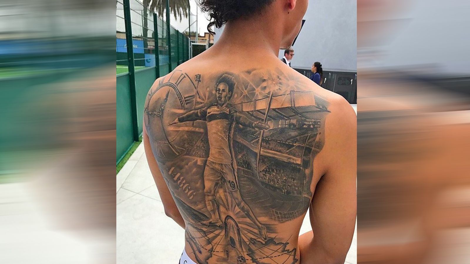 
                <strong>Das Tattoo</strong><br>
                Zum Beispiel durch ein Ebenbild von sich selbst beim Jubeln, das sich über den kompletten Rücken erstreckt. Wer so etwas macht, benötigt in der Tat ein gesundes Selbstbewusstsein. Solch ein extrovertiertes, selbstsicheres - manche sagen auch: arrogantes, überhebliches und Ich-bezogenes - Auftreten gefällt im Mannschaftssport Fußball nicht jedem. Und wenn es dem Bundestrainer nicht gefällt, kann es einen auch schon mal die WM kosten. So lauteten 2018 zumindest die Gerüchte.
              