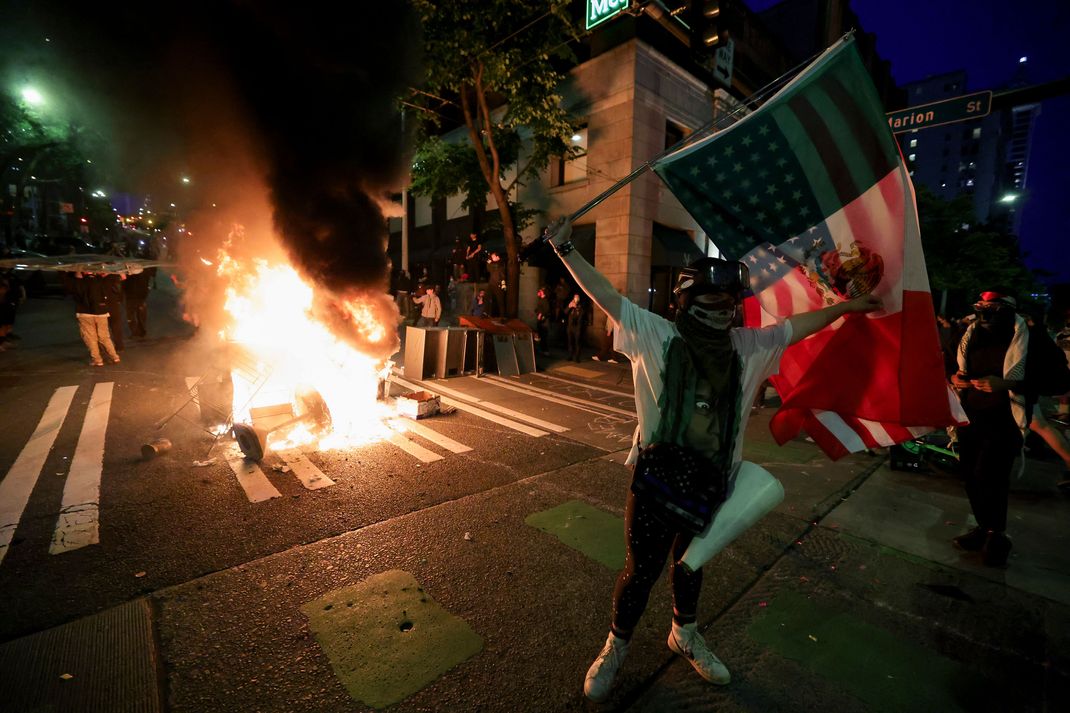 In Seattle bannten bei den Protesten Müllcontainer.