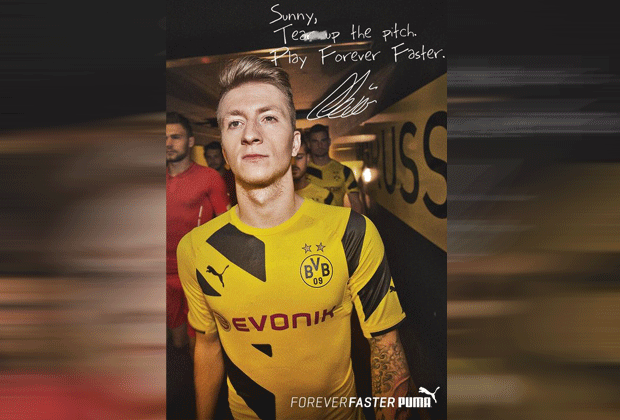 
                <strong>Marco Reus</strong><br>
                Die Twitter-Nutzer können einen Unterschriften-Wunsch an den jeweiligen Spieler richten - und Puma sorgt dafür, dass wenige Sekunden später ein signiertes Spieler-Bild zurückkommt. Das Foto ist adressiert an den Twitter-Usernamen am Anfang der Botschaft, wie "Sunny". 
              