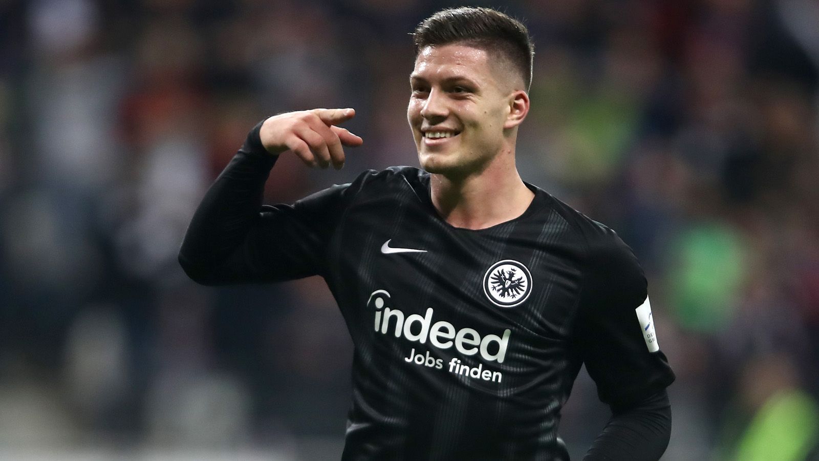 
                <strong>Luka Jovic (Eintracht Frankfurt) </strong><br>
                Der junge Eintracht-Profi begeistert die Bundesliga und bringt es auf 21 Torbeteiligungen in 22 Ligaspielen. Die großen Klubs sind längst auf den Serben aufmerksam geworden. Real Madrid, der FC Barcelona und Bayern München sollen heiß auf den Torjäger sein. Sein aktueller Marktwert liegt bei 55 Millionen Euro.
              