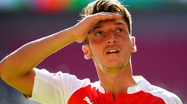 
                <strong>Mesut Özil</strong><br>
                Neben Soriano darf Mesut Özil in der Zentrale wirbeln. "Er ist ein außergewöhnlicher Spieler", urteilt Cazorla. Bei Arsenal zaubern der Spanier und der Weltmeister gemeinsam.
              