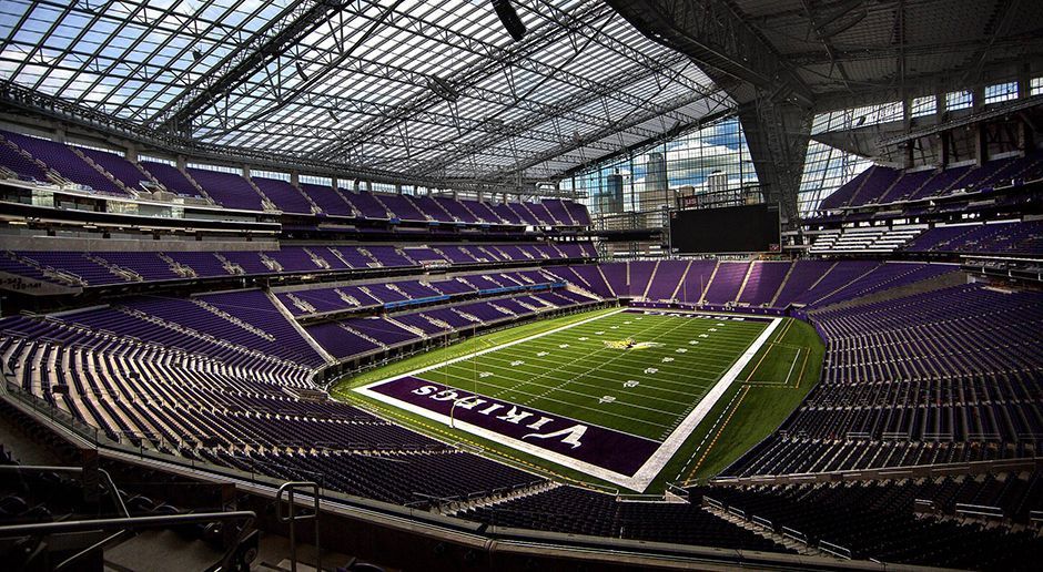 
                <strong>U.S. Bank Stadium 3</strong><br>
                66.200 Personen finden im U.S. Bank Stadium Platz. Die Zuschauerzahl lässt sich sogar noch auf 73.000 erhöhen – und zwar wenn ein Super Bowl stattfindet…
              