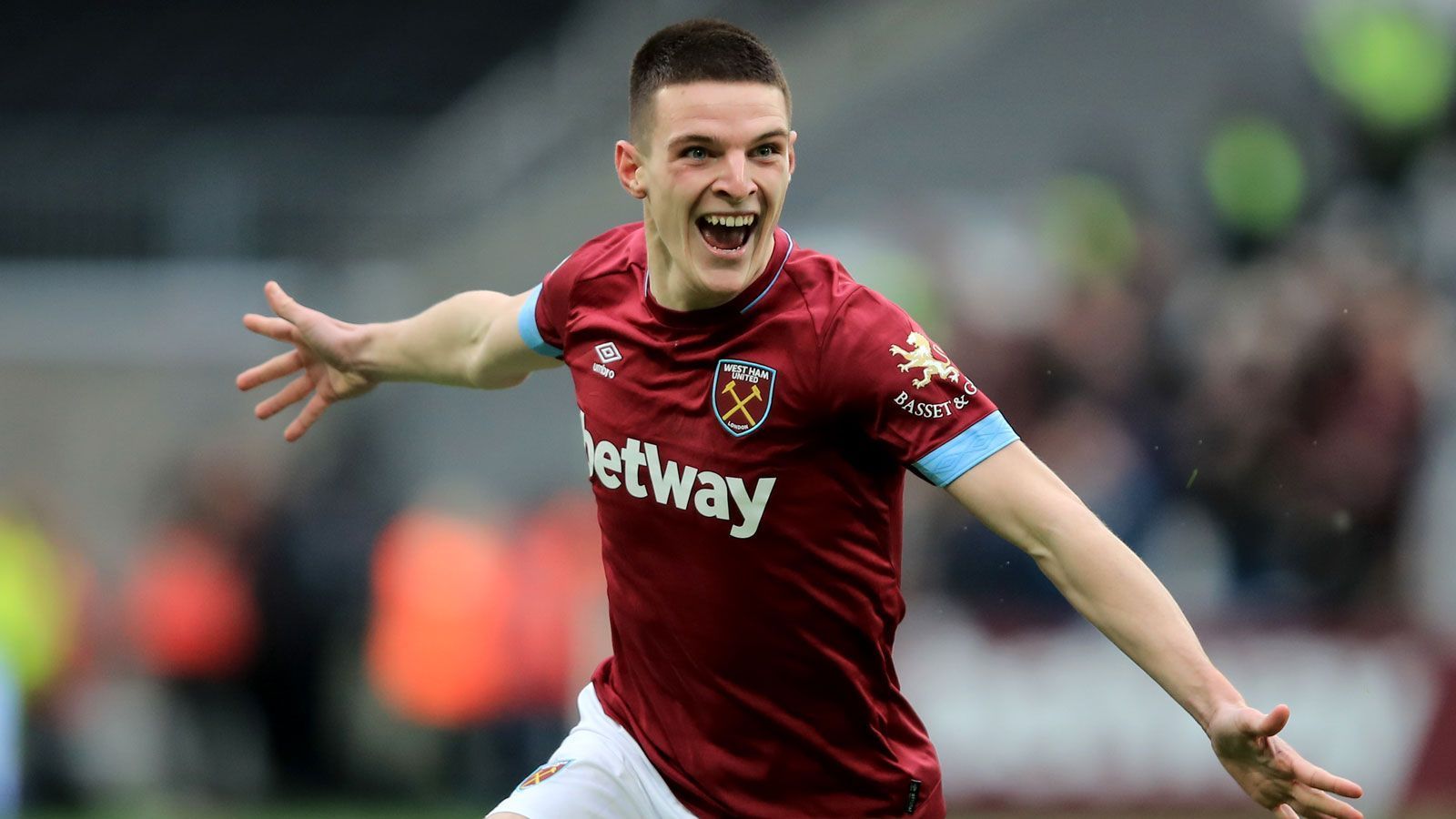 
                <strong>Declan Rice (West Ham United)</strong><br>
                Declan Rice hat sich in dieser Saison bei West Ham United zum Schlüsselspieler im defensiven Mittelfeld entwickelt. Das weckt Begehrlichkeiten. Laut "Sun" steht der 20-Jährige, der erst sein Debüt in der englischen Nationalmannschaft gab, wie Sancho ganz oben auf Manchesters Einkaufsliste. Rice dürfte jedoch nicht ganz billig werden. Denn sein Vertrag bei den Londonern läuft noch bis 2024 - mit vereinsseitiger Option auf ein weiteres Jahr. 
              