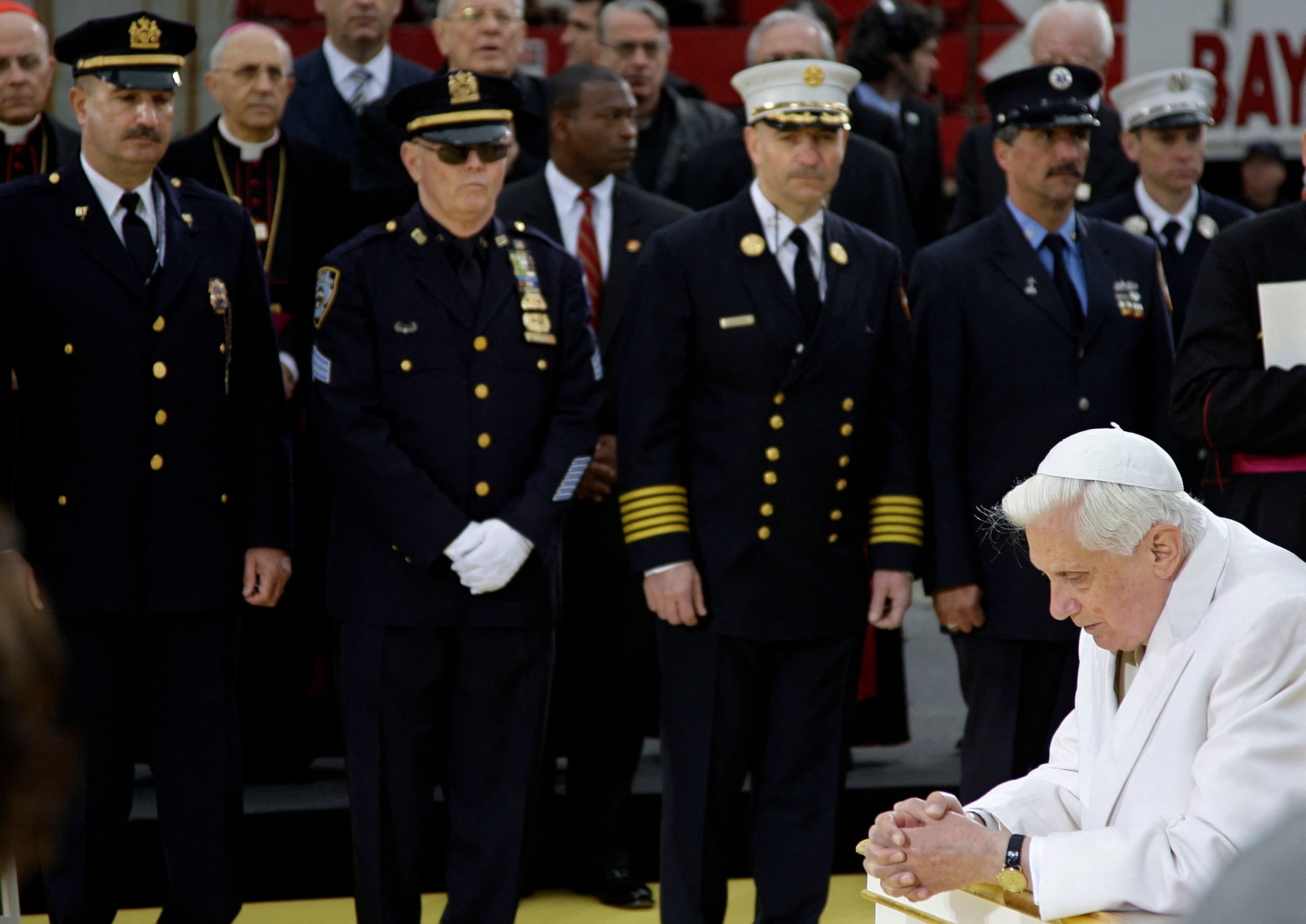 Papst Benedikt XVI. stattet dem ehemaligen Standort des World Trade Centers einen historischen Besuch ab.