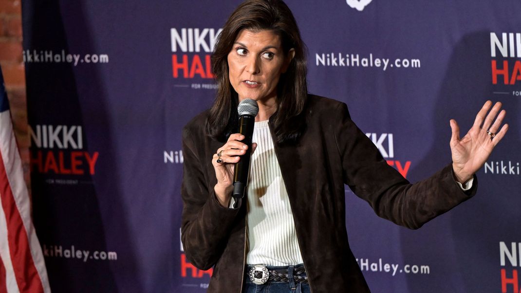 Nikki Haley (Republikaner), ehemalige UN-Botschafterin der USA und US-Präsidentschaftsbewerberin, teilt gegen Trump aus. 