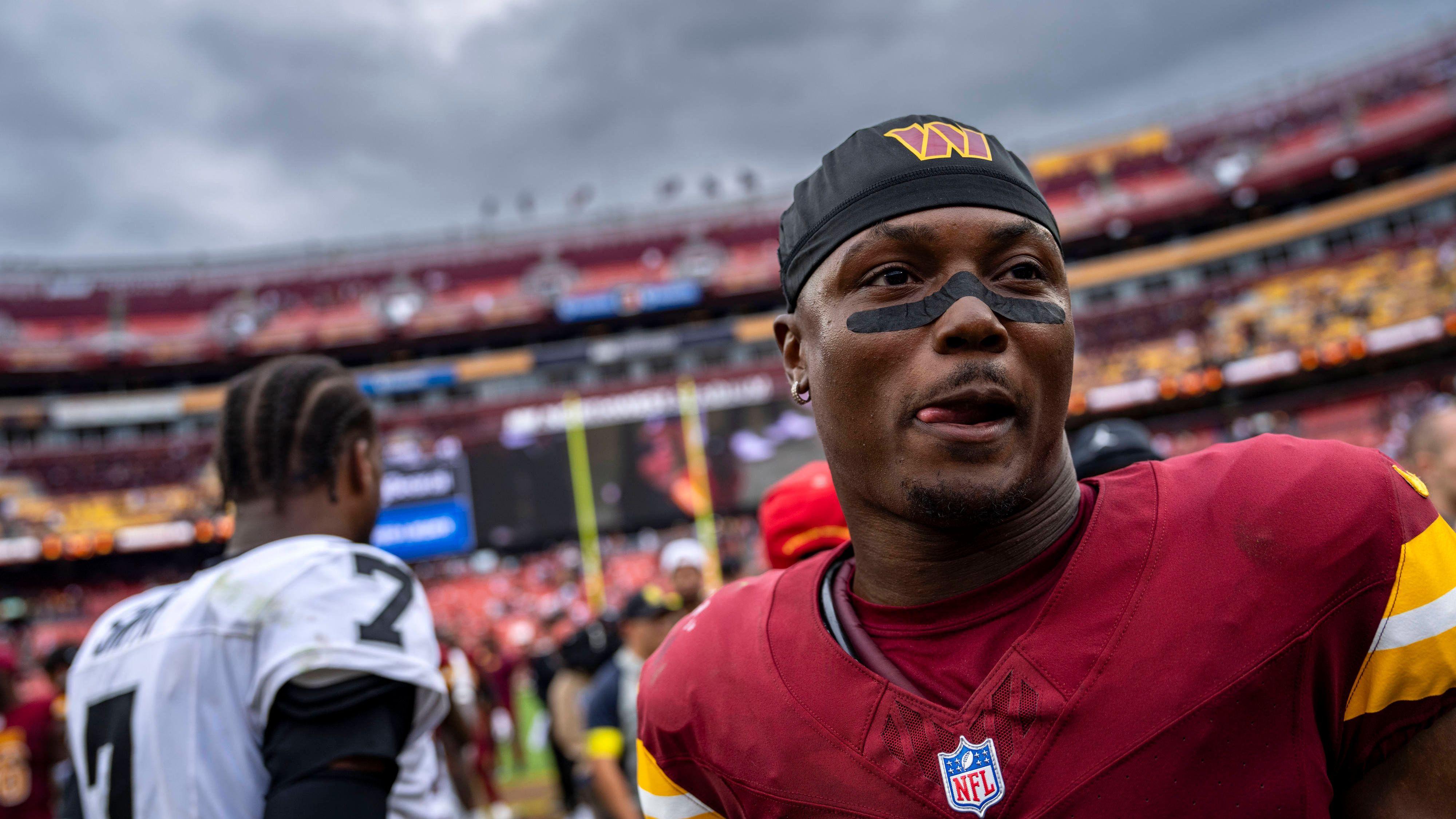 <strong>Terry McLaurin (Washington Commanders)</strong><br>Der Star-Receiver verletzte sich im Spiel gegen die Raiders am Oberschenkel und droht mindestens im nächsten Spiel gegen die Falcons auszufallen. McLaurin konnte in dieser Woche bisher nicht trainieren.