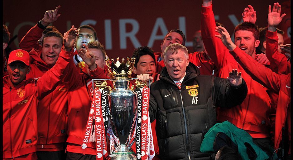 
                <strong>Sir Alex Ferguson</strong><br>
                Während Mancini seinen Job los war, führte Sir Alex Ferguson Manchester United 2012/2013 überlegen zur Meisterschaft. Es war die seitdem letzte für die "Red Devils" ...
              