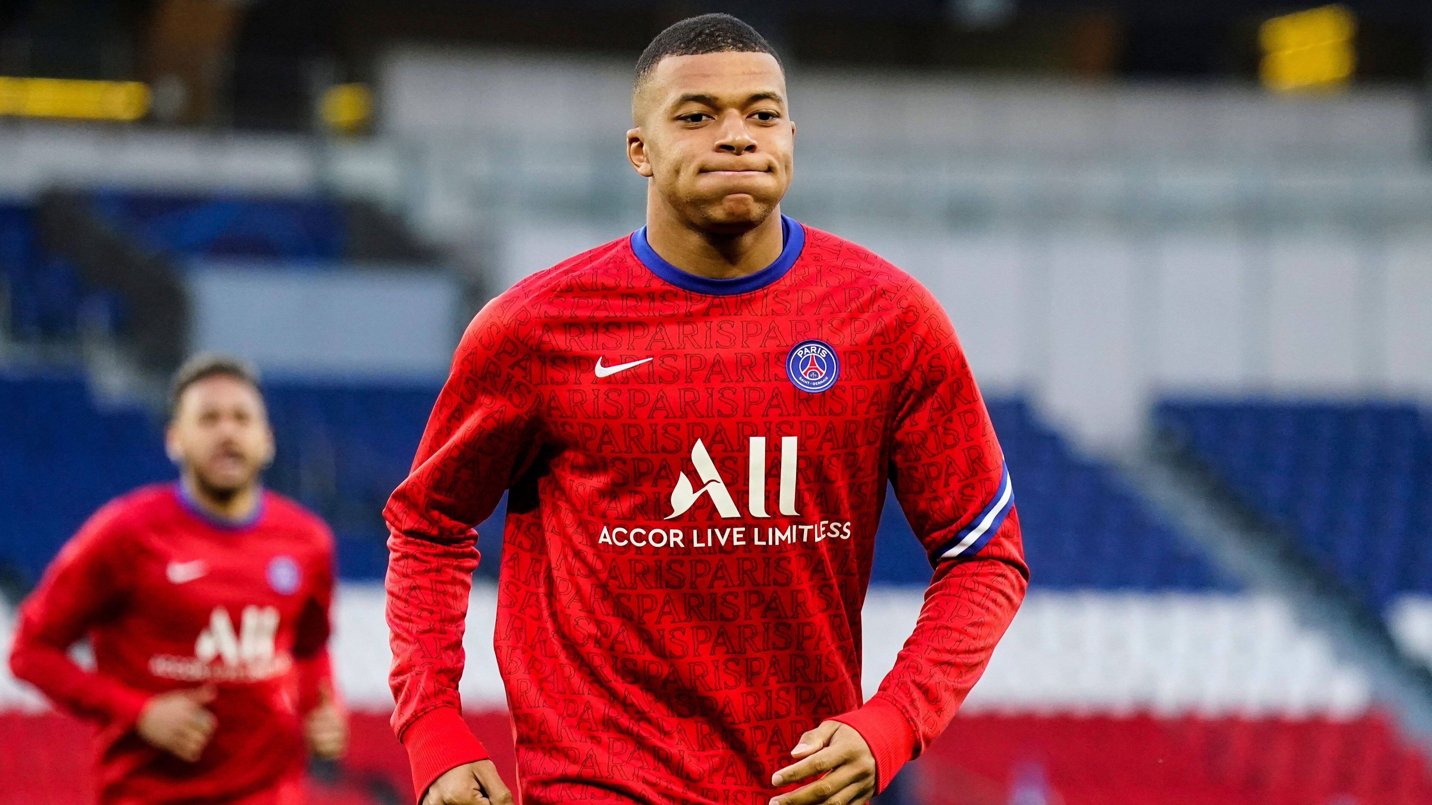 
                <strong>Kylian Mbappé (Paris Saint-Germain)</strong><br>
                Dass das Interesse am momentan wertvollsten Stürmer der Welt vor allem aus Spanien, besonders groß ist, dürfte mittlerweile kein Geheimnis mehr sein. Allen voran Real Madrid soll ein Wunschziel des 22-jährigen sein - aber auch beim FC Barcelona hat man den Franzosen auf dem Zettel. Mbappe, dessen Vertrag bei PSG im Sommer 2022 ausläuft, soll seinem Arbeitgeber bereits mitgeteilt haben, nicht mehr verlängern zu wollen, berichten der spanische Sender "Cuatro" und Englands "Telegraph" übereinstimmend. Laut "Cuatro" soll er sogar bereits einen Wechselwunsch zu den Königlichen hinterlegt haben.
              