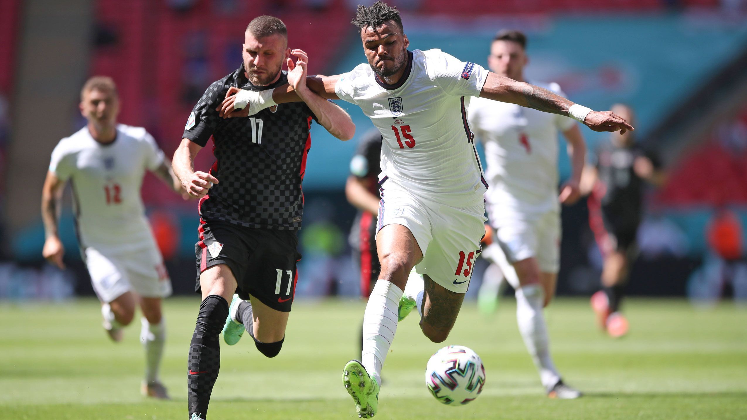 
                <strong>Tyrone Mings (England)</strong><br>
                In der Innenverteidigung standfest und souverän, dazu immer wieder mit sehenswerten, langen Pässen in die Spitze, von denen viele auch ankommen. Lässt so gut wie nichts anbrennen, spielt einen guten Part. ran-Note: 2
              